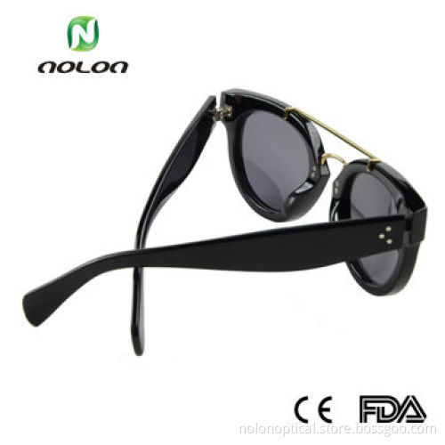 Acetate sunglasses in black with gold metal